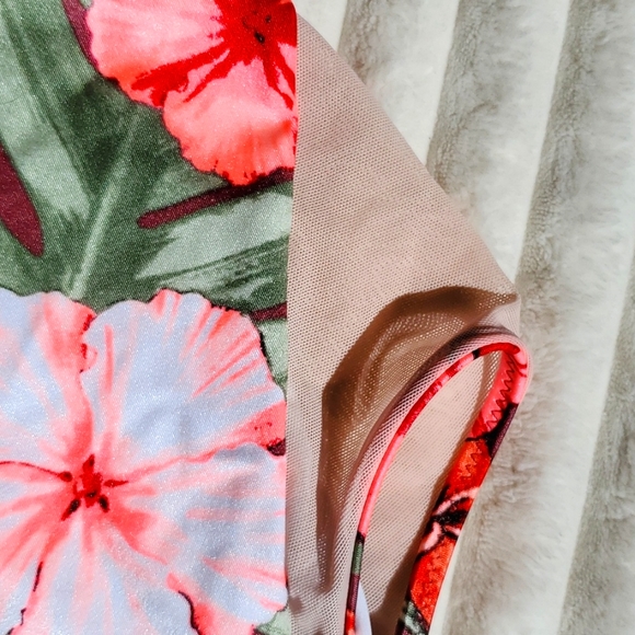 Victoria's Secret Pink Medium Tropical One Piece Plunge Swimsuit - Picture 4 of 10